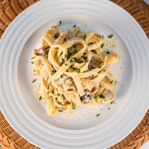 Vegan Fettuccine Alfredo with Garlicky Mushrooms - Dances with Knives