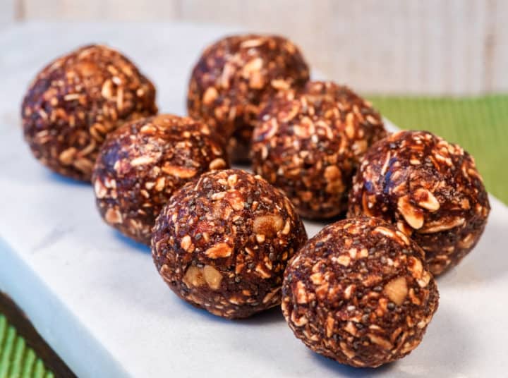 No-Bake Brownie Balls with Walnuts and Chia Seeds - Dances with Knives