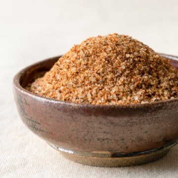 A bowl of Chesapeake Bay seasoning.